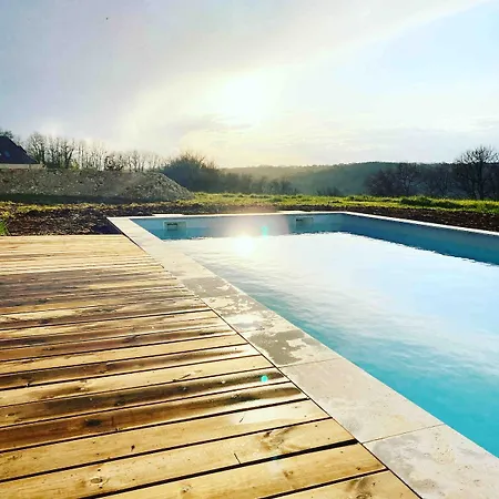 בית נופש Le Logis De Saint-chamassy, Romantique Avec Jacuzzi Et Piscine Saint-Chamassy