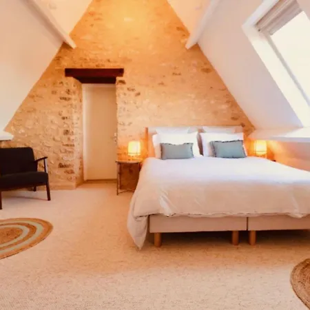 Le Logis De Saint-chamassy, Romantique Avec Jacuzzi Et Piscine בית נופש