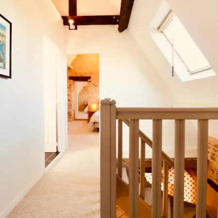 בית נופש Le Logis De Saint-chamassy, Romantique Avec Jacuzzi Et Piscine *