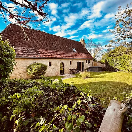 Le Logis De Saint-chamassy, Romantique Avec Jacuzzi Et Piscine בית נופש Saint-Chamassy