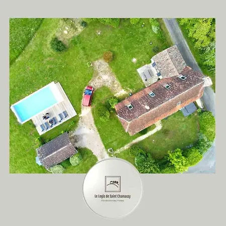 בית נופש Le Logis De Saint-chamassy, Romantique Avec Jacuzzi Et Piscine Saint-Chamassy