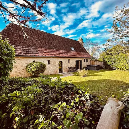 Le Logis De Saint-chamassy, Romantique Avec Jacuzzi Et Piscine *