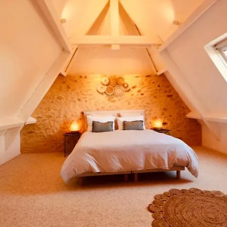 בית נופש Le Logis De Saint-chamassy, Romantique Avec Jacuzzi Et Piscine *